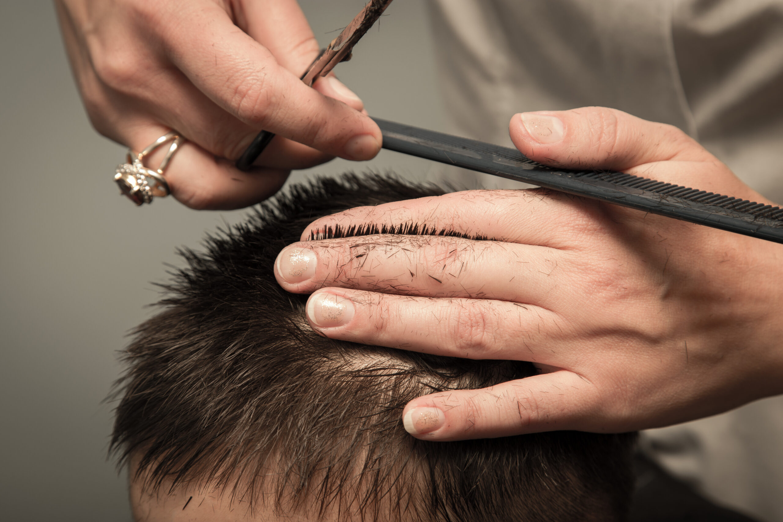 cada cuanto deberíamos cortarnos el pelo